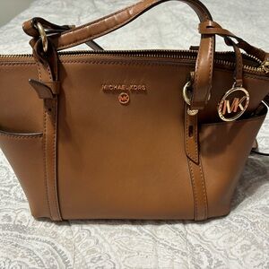 MK BUTTERSCOTCH SHOULDER TOTE